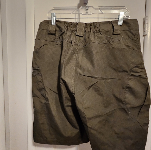5.11 Tactical Style shorts - Picture 4 of 5